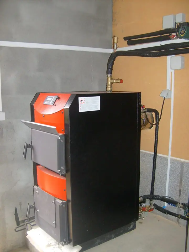 Caldera de biomasa instalada
