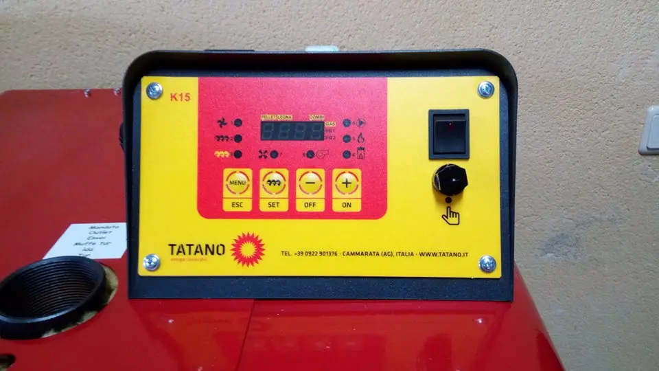 Panel de control de una caldera Tatano