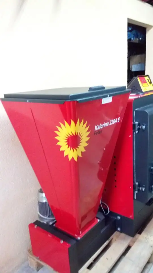 Caldera Tatano Kalorina con tolva de alimentación
